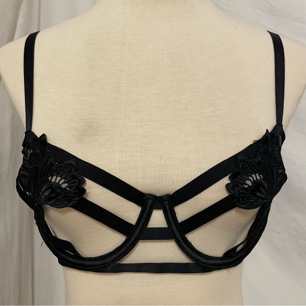 Victoria’s Secret Very Sexy Strappy Floral Lace Balconet Caged Bra Set (34D) - Picture 3 of 11